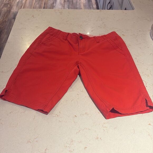 The North Face red knee length shorts SZ 4 - Picture 3 of 8